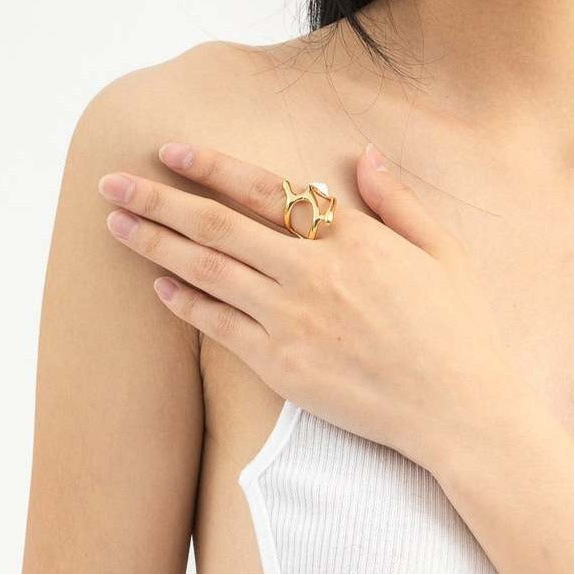 Signature Ring, 18k Gold